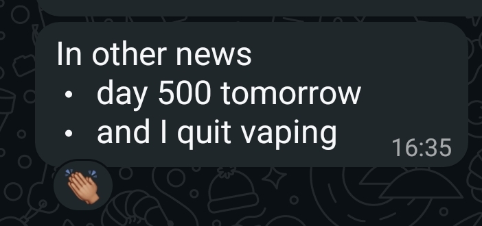 WhatsApp message from a client: “In other news: day 500 tomorrow, and I quit vaping”, with a clapping reaction.